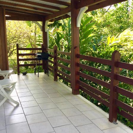 Chez Jocelyne Pres Des Sources Chaudes Βίλα Bouillante Εξωτερικό φωτογραφία